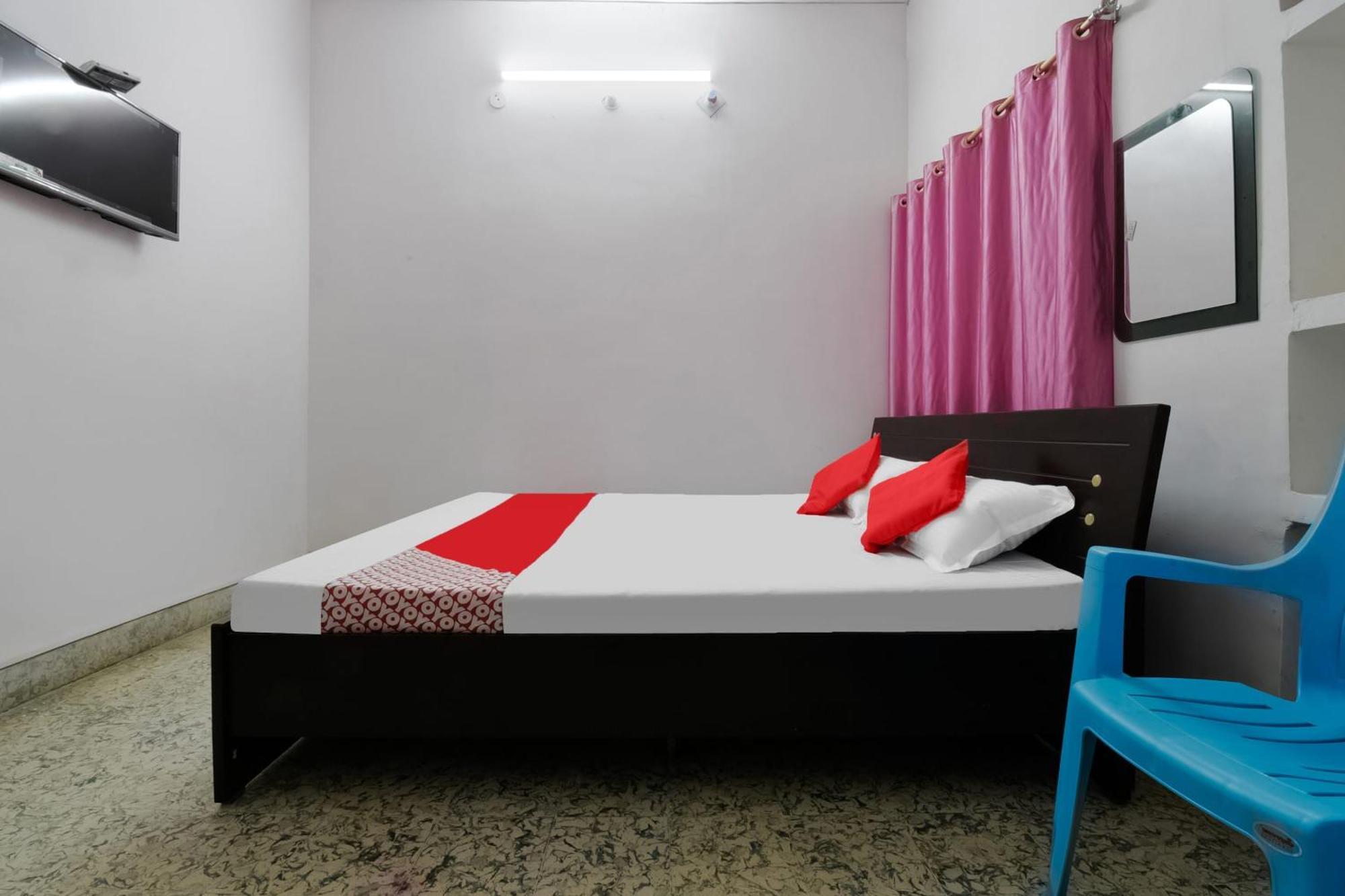 OYO 84832 Aashirvaad Green's Guest House Patna  Buitenkant foto