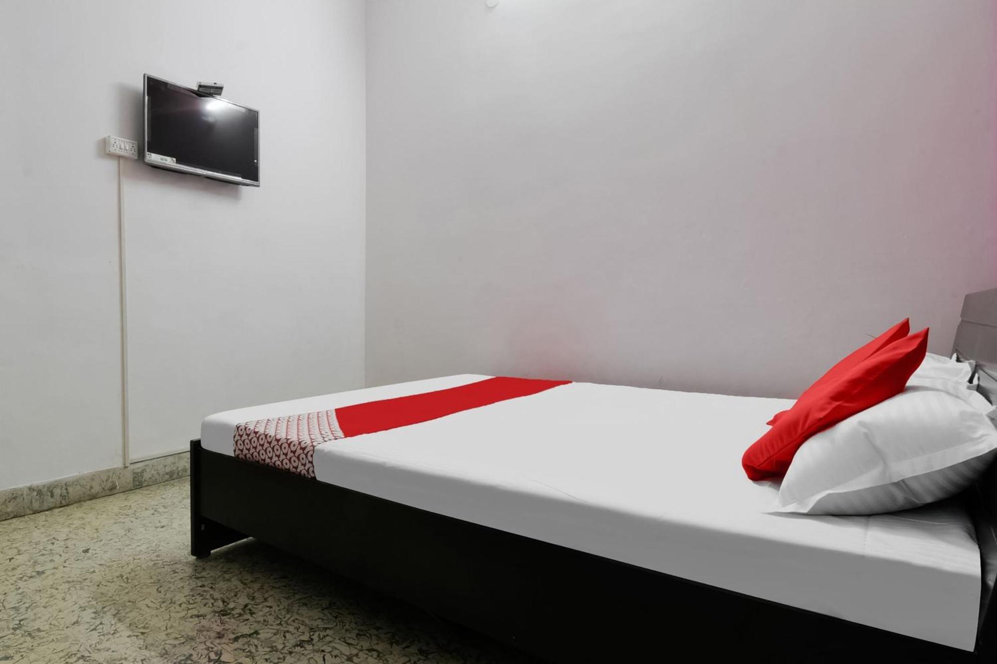 OYO 84832 Aashirvaad Green's Guest House Patna  Buitenkant foto