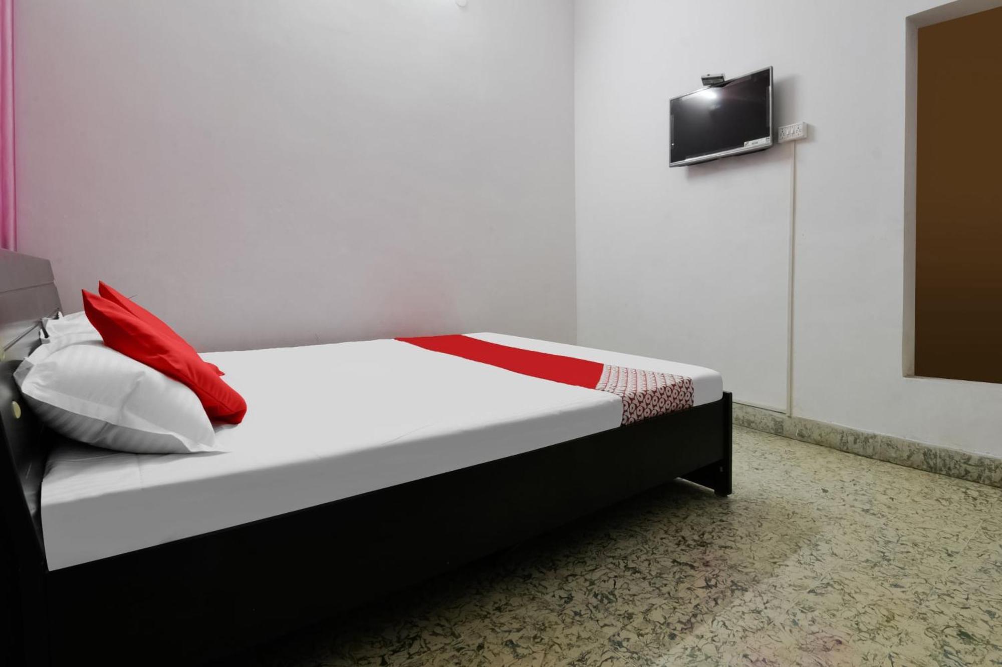 OYO 84832 Aashirvaad Green's Guest House Patna  Buitenkant foto